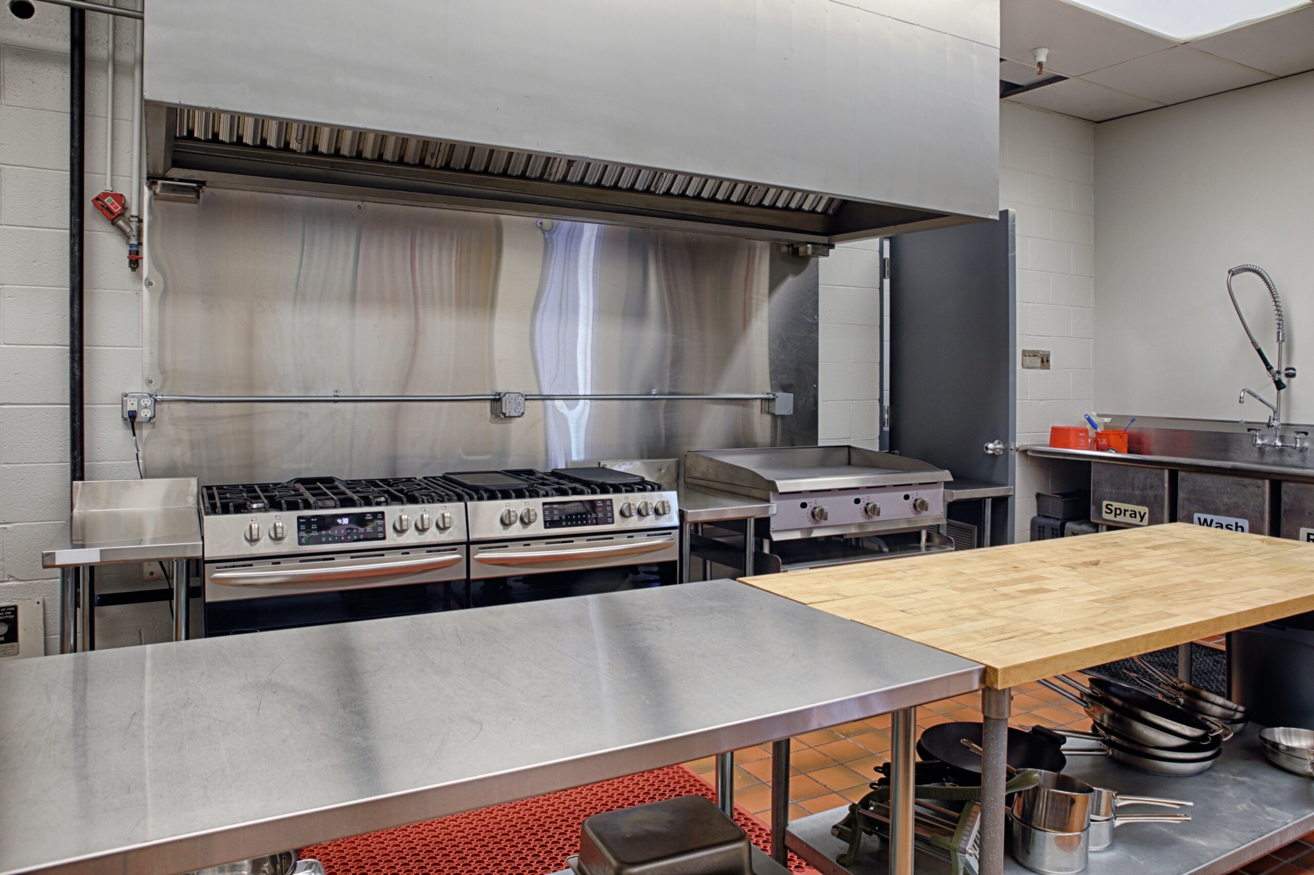 A modern kitchen with wash area and prep